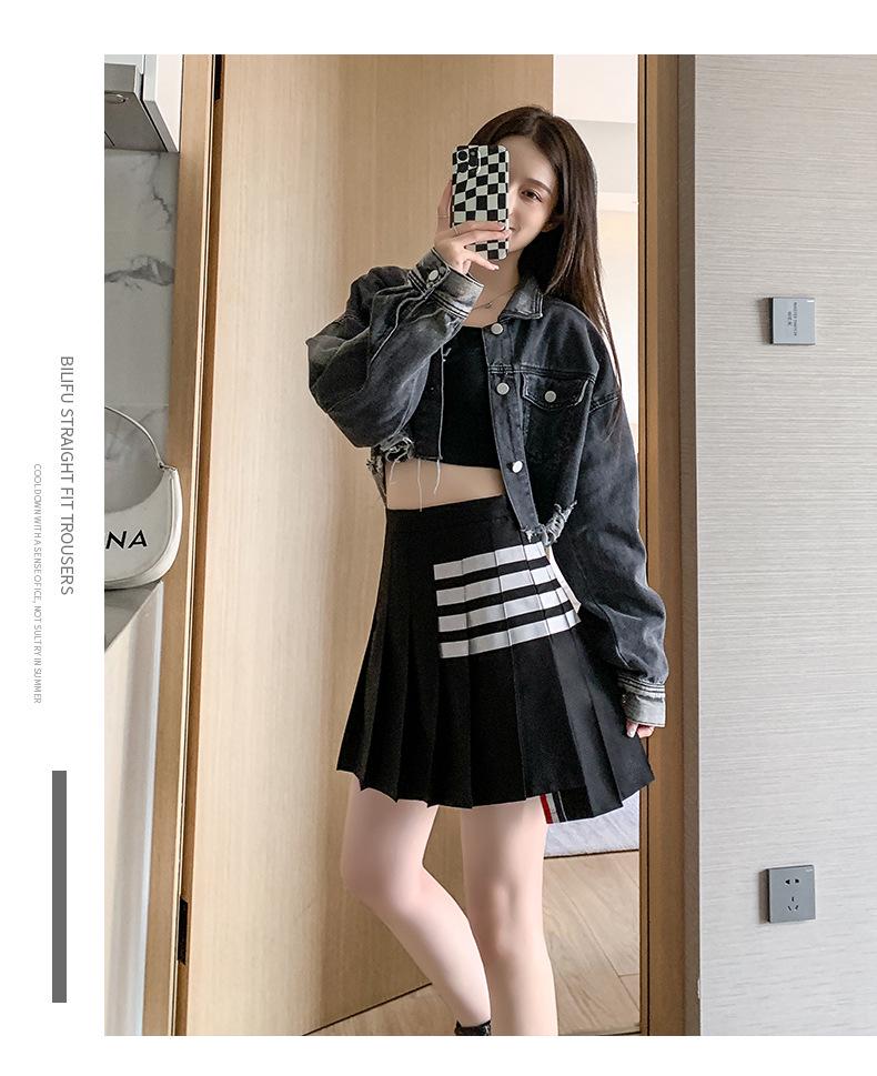 Wang Xinling High-Waisted Pleated Skirt: Short Front, Long Back, 4-Stripes, Slimming A-Line Mini Skirt.