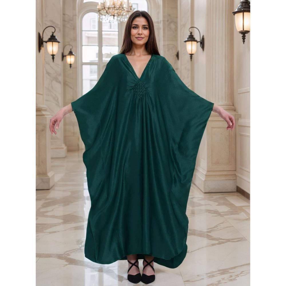 The Luxurious Beach Smock Has A Loose, Large-sized Vacation Robe Woven On The Front