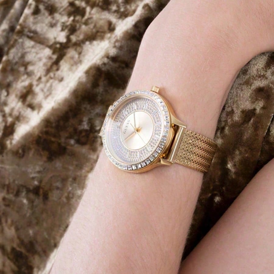 Guess Bayan Su Geçirmez Quartz Saat - Paslanmaz Çelik Kasa ve Kordon Günlük Buluşmalar Çok Yönlü Hediye GW0402L2