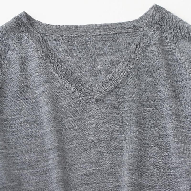 Sinofrud Men's Lightweight Merino Wool V-Neck Knit Sweater