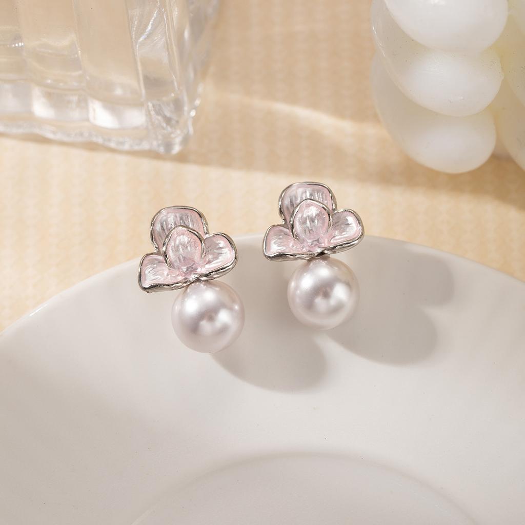 High-End Flower Stud Earrings, Light Luxury Super Fairy Exquisite Pearl Earrings, Fashionable Oil-Dripping Petal Earrings.