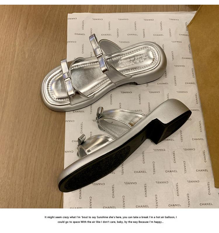 

Silver slippers women s 2025 new summer wear fashion thick-soled lightweight sandals high-end feeling with skirt cool slippers 40 серебряный