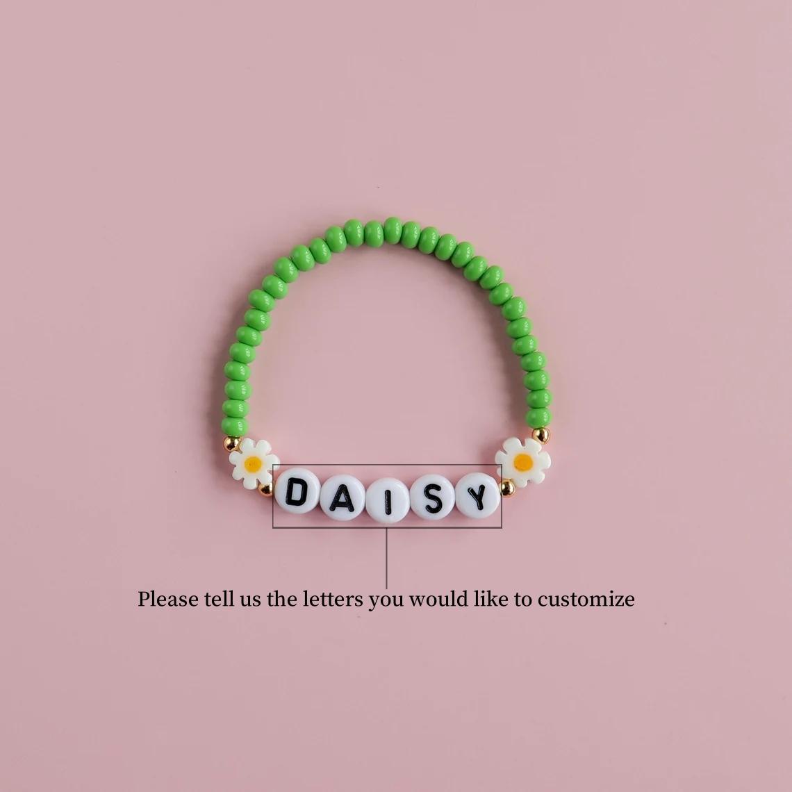 

Vlen Custom Name Letter Bracelet Daisy Bracelet Colorful Beads Pulseras Personalized Boho Jewelry Gift for Friends Family leave your text зелёный