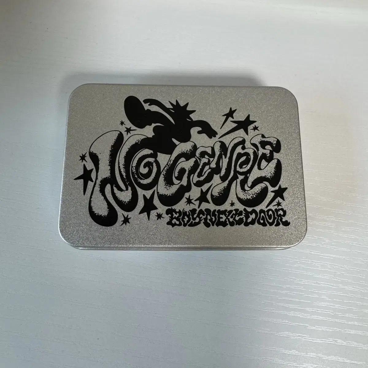 

Boynextdoor Продают Жестяные Коробки