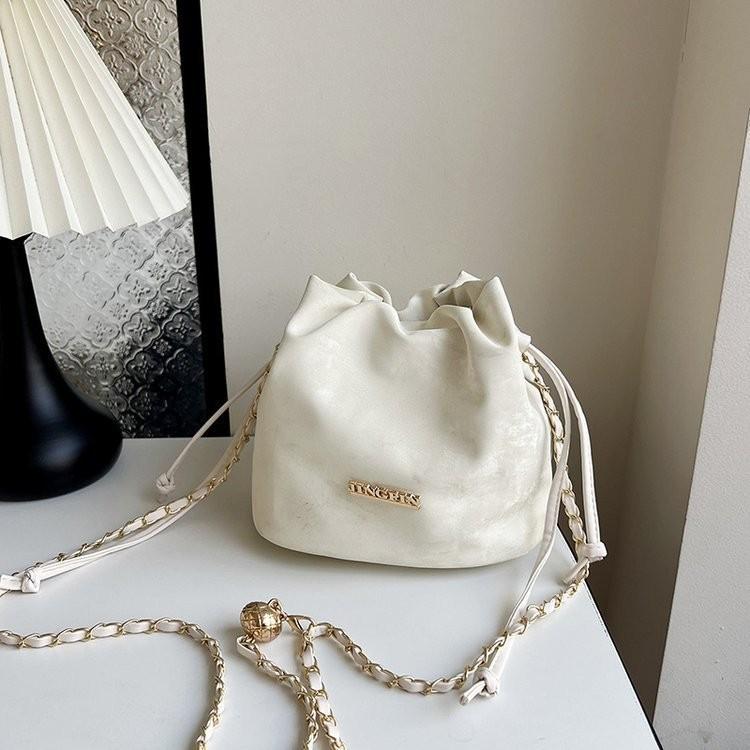 

Элегантная бархатная сумка-ведро для женщин Стильная сумка в нескольких цветах Мягкая и прочная бежевый