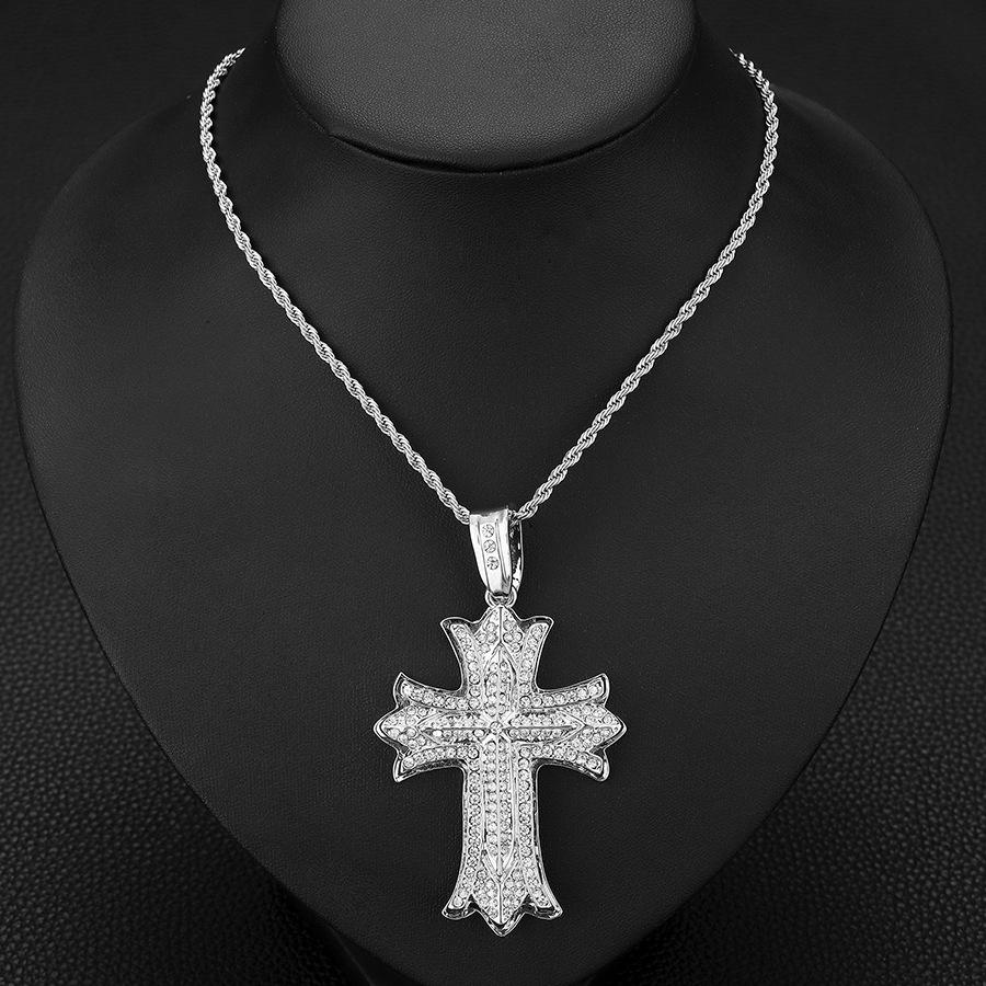 Modische Legierungskreuz-Voll-Diamant-Einfache Anhängerhalskette mit übertriebener Persönlichkeit, Leichter Luxus-Accessoire-Schmuck