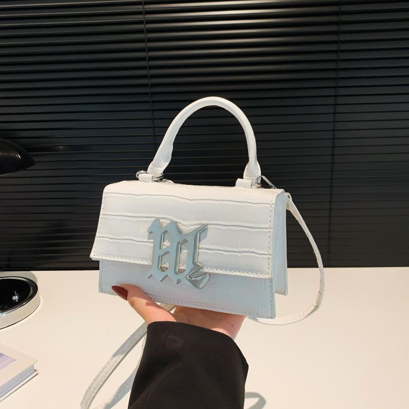 

Korean version of women s bag 2025 new textured handbag summer fashion casual shoulder bag commuter small square bag белый