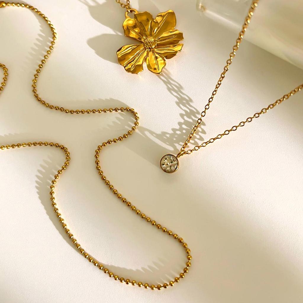 Elegant Gold Plated Flower Pendant Necklace Versatile Gold Bead Pendant Necklace for Women Enhances Any Outfit