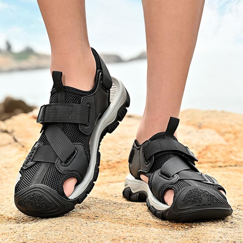 Men's Plus Size Breathable Mesh Beach Sandals, Non-Slip Outdoor Closed-Toe Velcro Shoes