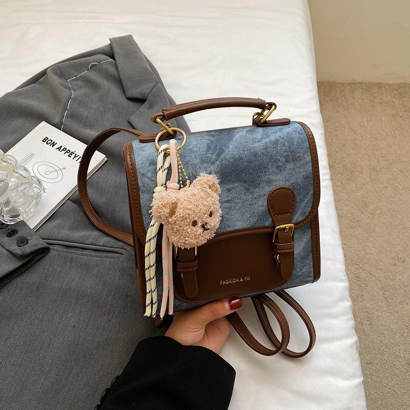 

New backpack women s fashion leisure niche students class schoolbag Korean version of street trend lightweight travel backpack