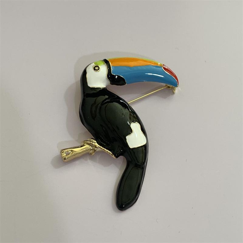Fashion And Exaggerated Design Colorful Enamel Parrot Choker Necklace Vibrant Shiny Gold Accents For Parties Vacations