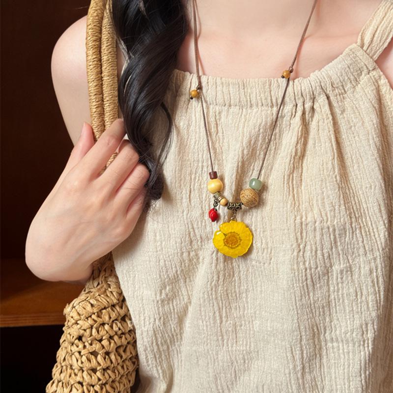 Mountain Wild Wind Dopamine Daisy Necklace: Unique Design for Women, Long Sweater Chain Accessory
