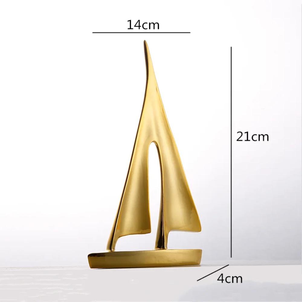 Creativity Smooth Sailing Sailboat Ferry Hollow Out Resin Golden Crafts Ornaments Modern Home Decoration Furnishings Figures