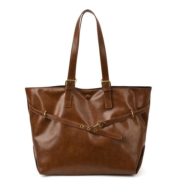 

Large-capacity retro bag tote bag women s simple autumn and winter new shoulder bag simple and popular commuter underarm bag коричневый