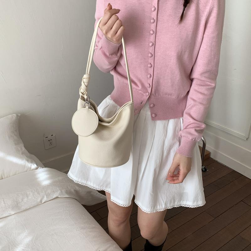 New Women Top Handle Bags  Fashiable and Versatile Shoulder Bag Soft Leather Bucket Casual Commuting Bag Summer Fashi