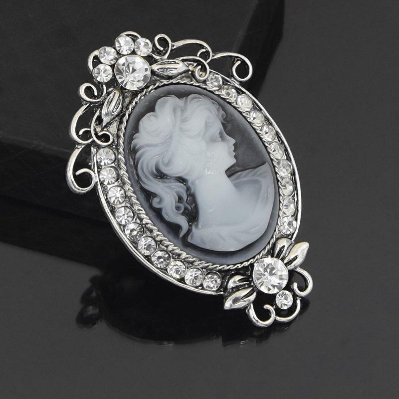 Vintage Courtly Brooch: European Alloy Silver Antique Lapel Pin with Embossed Woman's Head Design