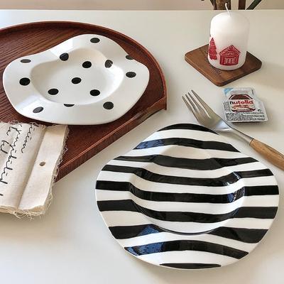 Piatto in Ceramica Nordico da 8 pollici a Pois a Strisce con Forma ad Onda Irregolare Piatto da Dessert in Ceramica Piatto per Pasta Piatti da Cena Piatti in Ceramica