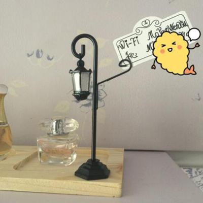Table Card Holder Eye-catching Add Atmosphere Reusable Decoration Street Lamp Shaped Table Clip for Party
