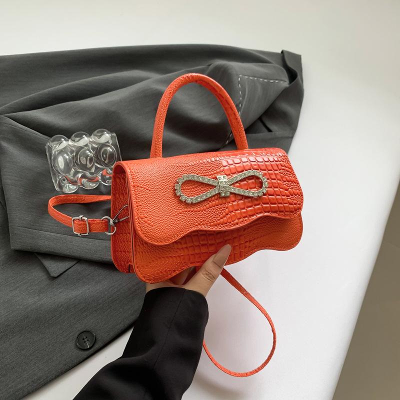 

2024 нова сумка через плече в стилі ретро в іноземному стилі жіноча сумка в повсякденному стилі в іноземному стилі, проста особистість, ретро, ​​невелика квадратна сумка помаранчевий