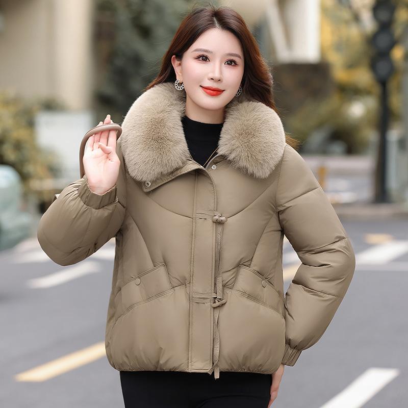 

Новая большая куртка с пуховым наполнителем и меховым воротником для женской зимы, короткая утолщенная куртка с хлопковой подкладкой, с дизайнерским чувством, маленькая куртка с хлопковой подкладкой XXL хаки