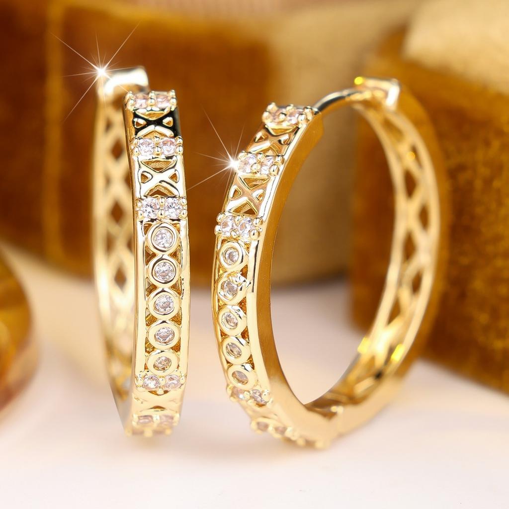 Hollow Carved Diamond Stud Earrings Everyday Versatile Retro Geometric Pattern Earrings