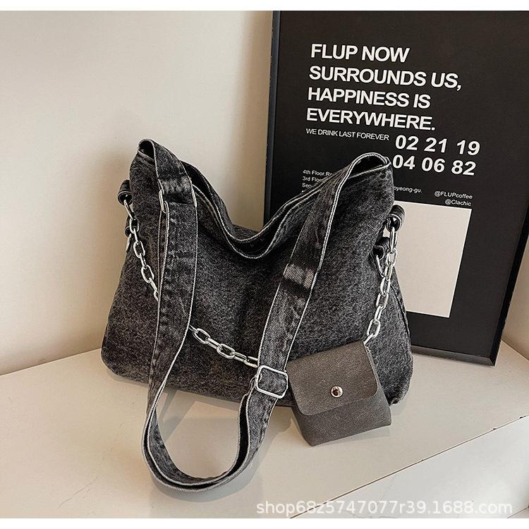 2025 New Simple Underarm Bag Large Capacity Casual Versatile Fashion Headphone Bag Commuter Shoulder Tote Bag