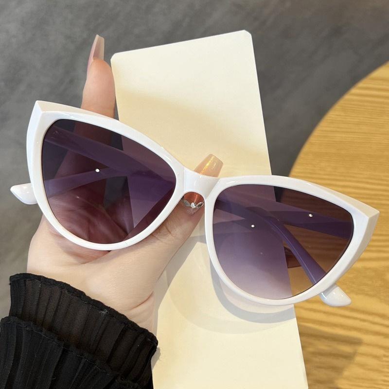 Non-polarized Fashion Sexy Cat Eye Large Frame Sunglasses Women Men Retro Driving Eyeglasses Men Triangle Eyeglasses Female Unisex