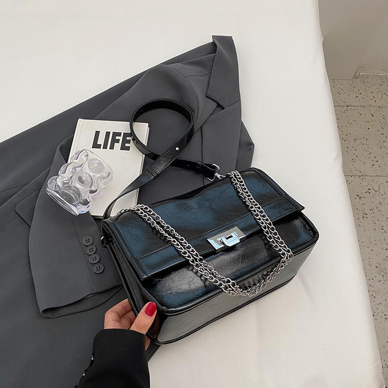 Autumn Winter Vintage Shoulder Bag for Women  New Fashion Versatile Chain Crossbody Bags Simple Commuter Flap Handbag