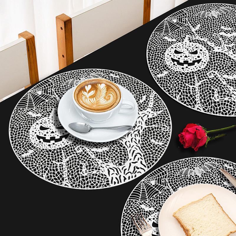 Nordischer Hohl-PVC-Platzset Halloween-Kürbis-Dekoration Westlicher Stil Matte Wärmeisolierung und Rutschfestigkeit Esstischmatte