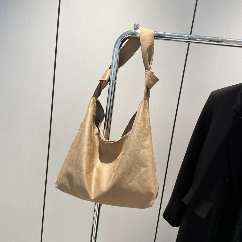 Shoulder bag European and American retro casual personalized handbag commuting simple large capacity fashion niche design tote bag