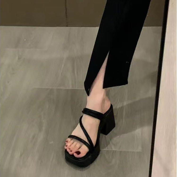 Beautiful French high-heeled sandals for women to wear in the summer of 2025, new fashionable and versatile women's thick-heeled outer slippers