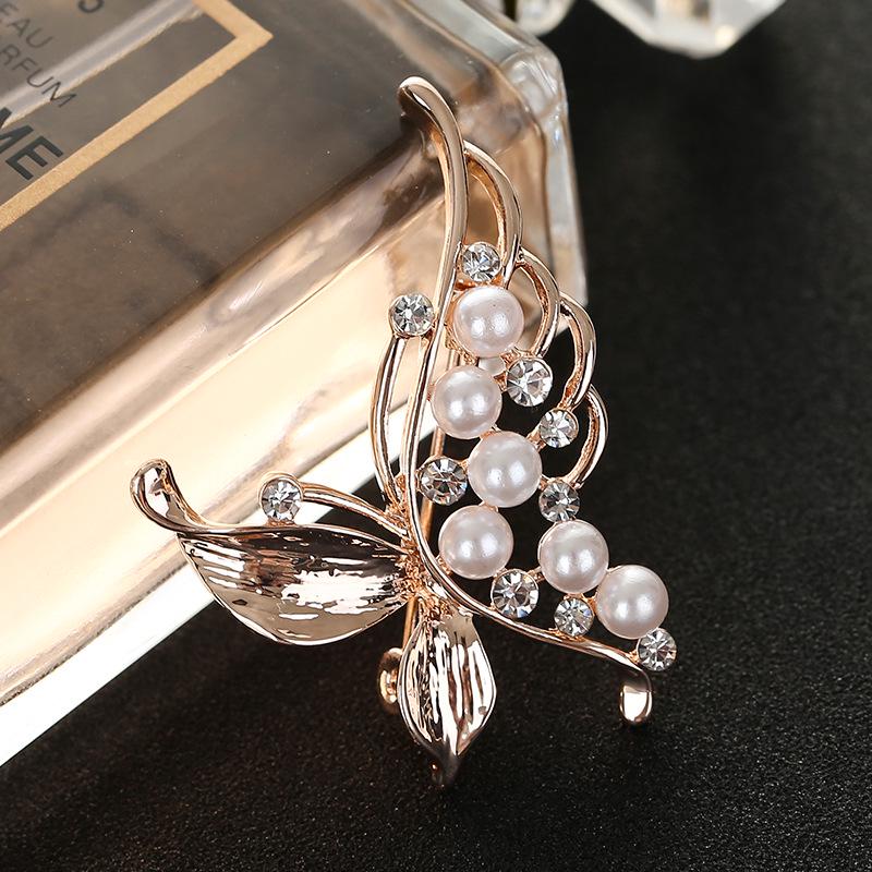 Elegant Rhinestone Butterfly Brooch with Pearl Accent - Japanese and Korean Fashion Pin for Ladies' Suits