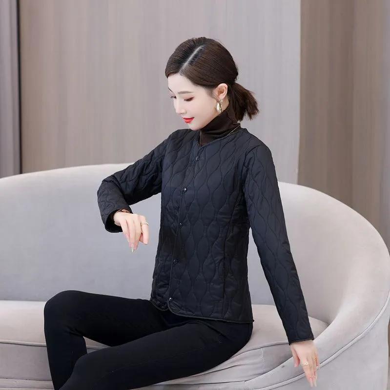 Spring, Autumn and Winter Lightweight Down Padded Jacket Women's Jacket Wear Padded Jacket Inside and Outside To Keep Warm Western Style Padded Jacket