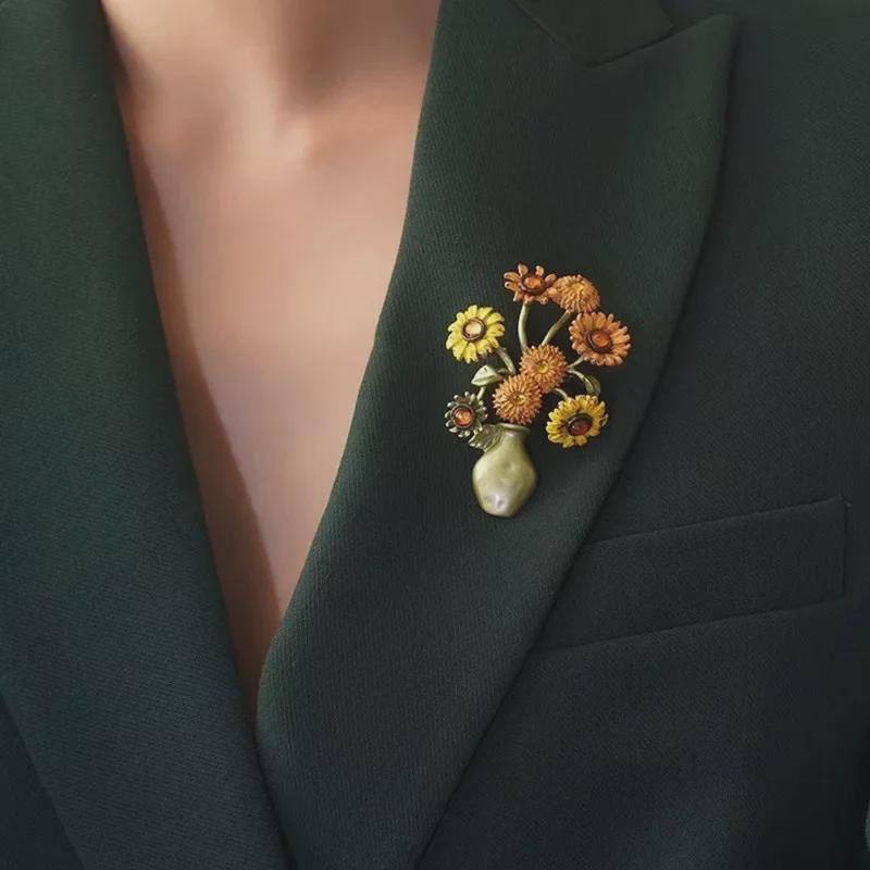 

Van Gogh Sunflower Brooch - Elegant Floral Lapel Pin for Women