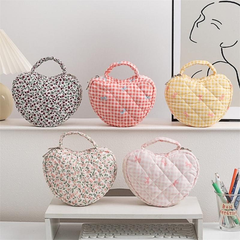 Fashionable Florals Print Heart Cosmetic Case Quilted Construction Spacious Toiletry Bag for Women Girls Travel