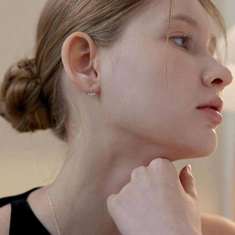 Lewe Three clear one-touch earring