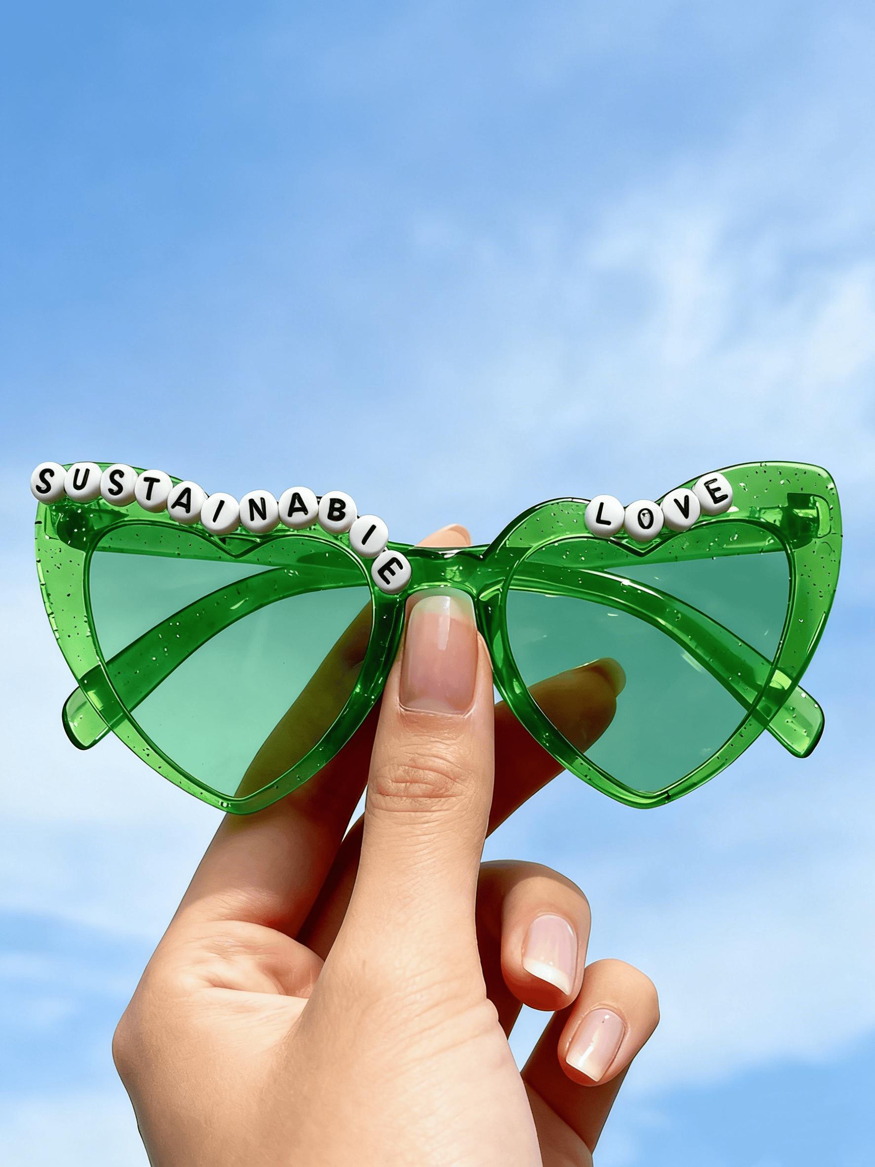 

2026 Y2K Green Heart Sunglasses Sustainable Love Letter Embellished Fashion UV Blocking Eyewear Sun Glasses For Summer KJ210