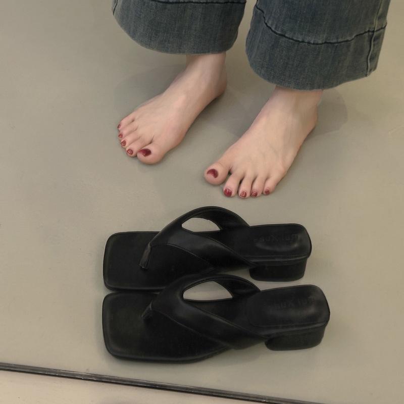 Korean Simple Pinch-on Flip-flops, Women's Summer Wear Flat-soled Cool Slippers with Skirts, Beach Shoes