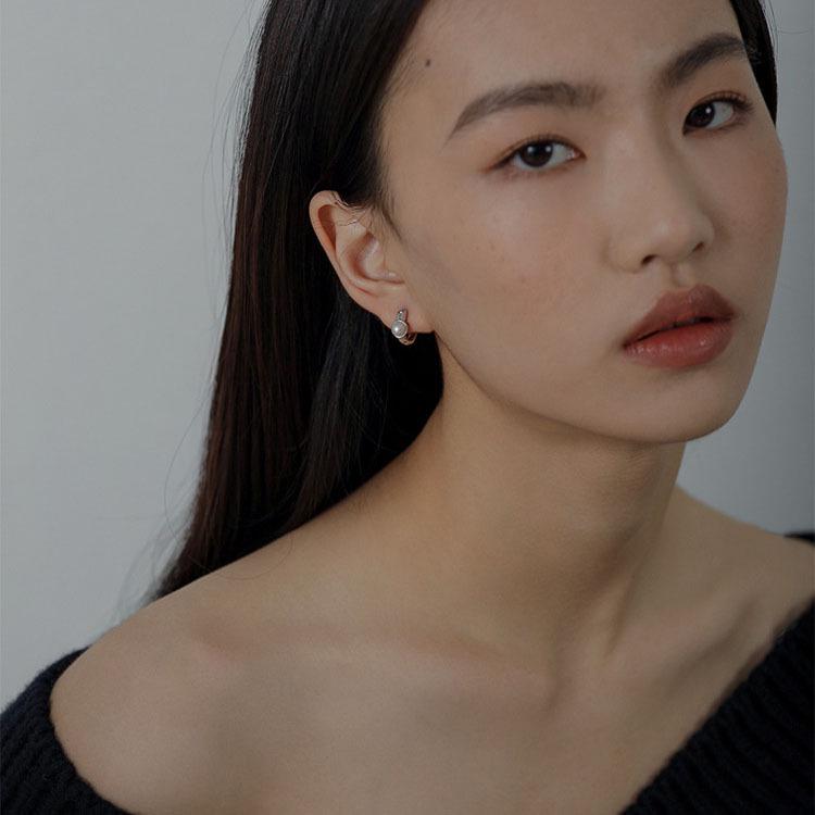 Arc Pearl Earrings for Women - High-End Niche Design, 2025 Winter Style