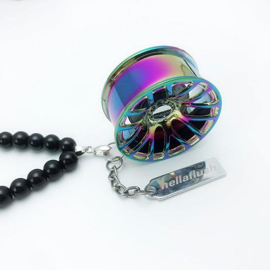 Roată de curse din aliaj, pandantiv pentru mașină, oglindă retrovizoare, accesoriu pentru agățat, mărgele negre lucioase, etichetă argintie, decorare automată, design unic
