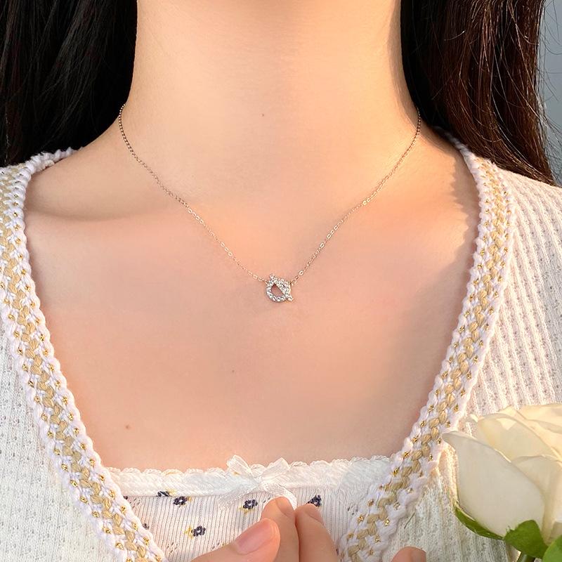 Light Luxury Buckle Circle Necklace, Small and Popular, High Sense Collar Chain, Full Diamond Neckchain