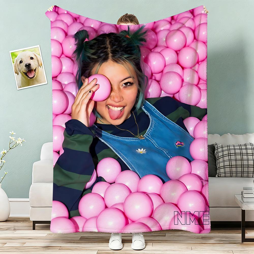 Singer Beabadoobee Album Throw Lightweight 240g Flannel Blanket Soft Skin-friendly for Summer Cooling 75x90cm