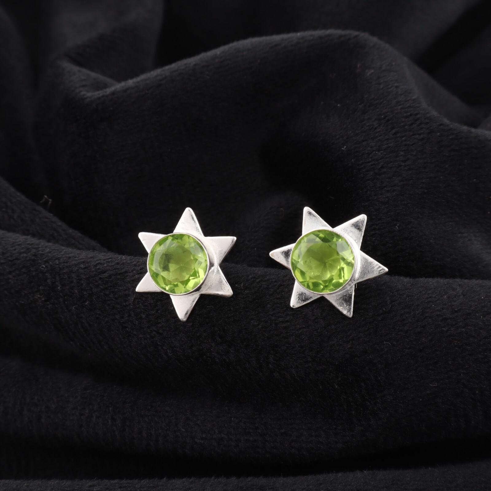 

Натуральный Перидот Драгоценный Камень 925 Стерлинговое Серебро Ювелирные Изделия Ручной Работы Женские Пусеты 0,44 EE-175-3