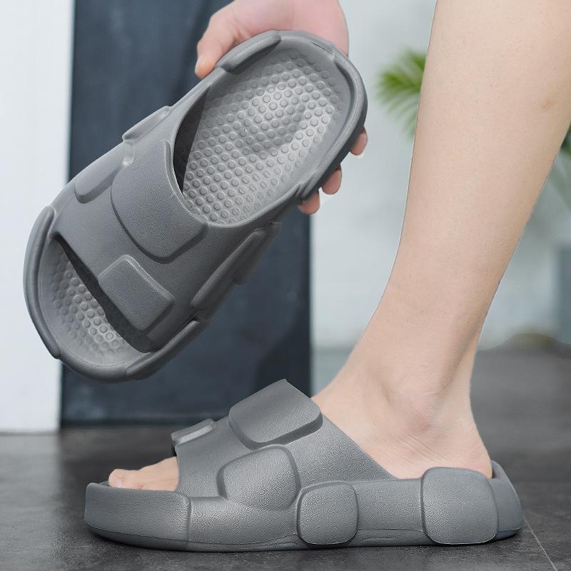 

Slippers men s summer new models, comfortable to wear outside, thick bottom, light to step on shit, one-word drag, indoor bathing, non-slip men s drag 45 серый