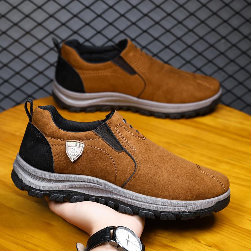 

2025 autumn and winter new men s shoes sleeve leather breathable single shoes Korean version fashionable and comfortable men s sports and leisure shoe 39 чёрный