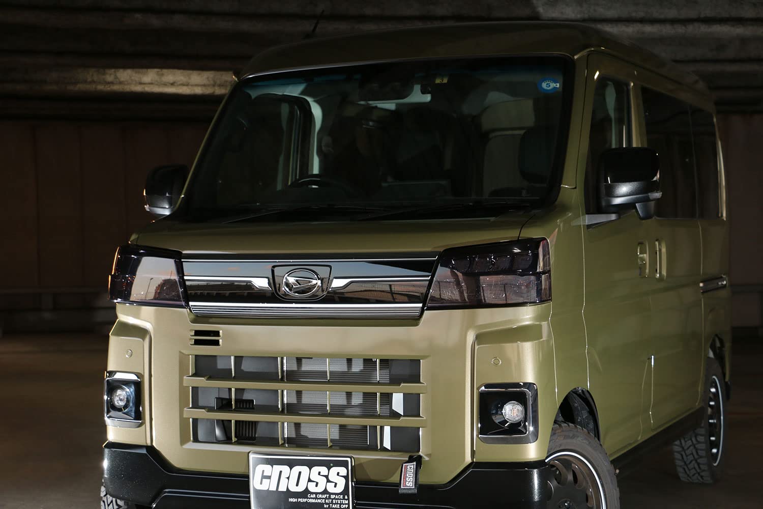 

Снять накладки на фары для Daihatsu Atrai Hijet Cargo Дымчатые линзы S700V/S710V, (Темный дым)