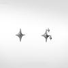 S925 versilberter Stecker vier Sterne Stecker klein kalter Stil schlicht, handsome Trend Persönlichkeit alles passend asymmetrisches Designgefühl Sternohrringe