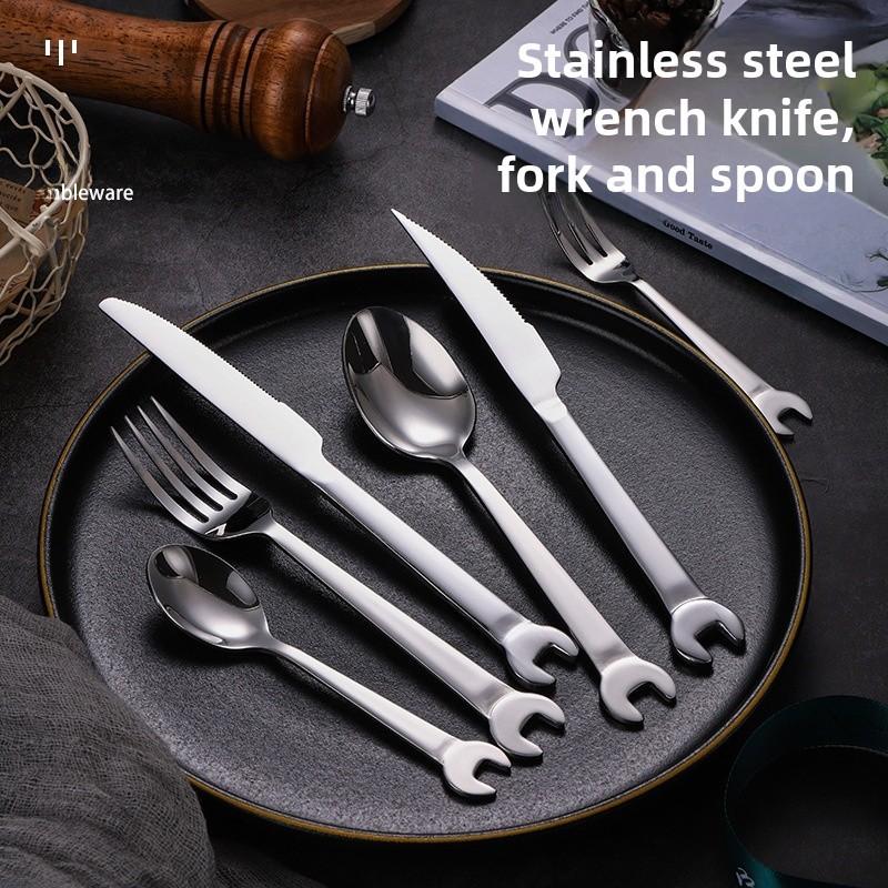 Coltello Forchetta e Cucchiaio in Acciaio Inossidabile 304 Manico a Chiave Inglese Creativo Posate Occidentali Coltello da Bistecca Set Forchetta e Cucchiaio Cucchiaino per Dessert e Torta Coltello Chiave Inglese