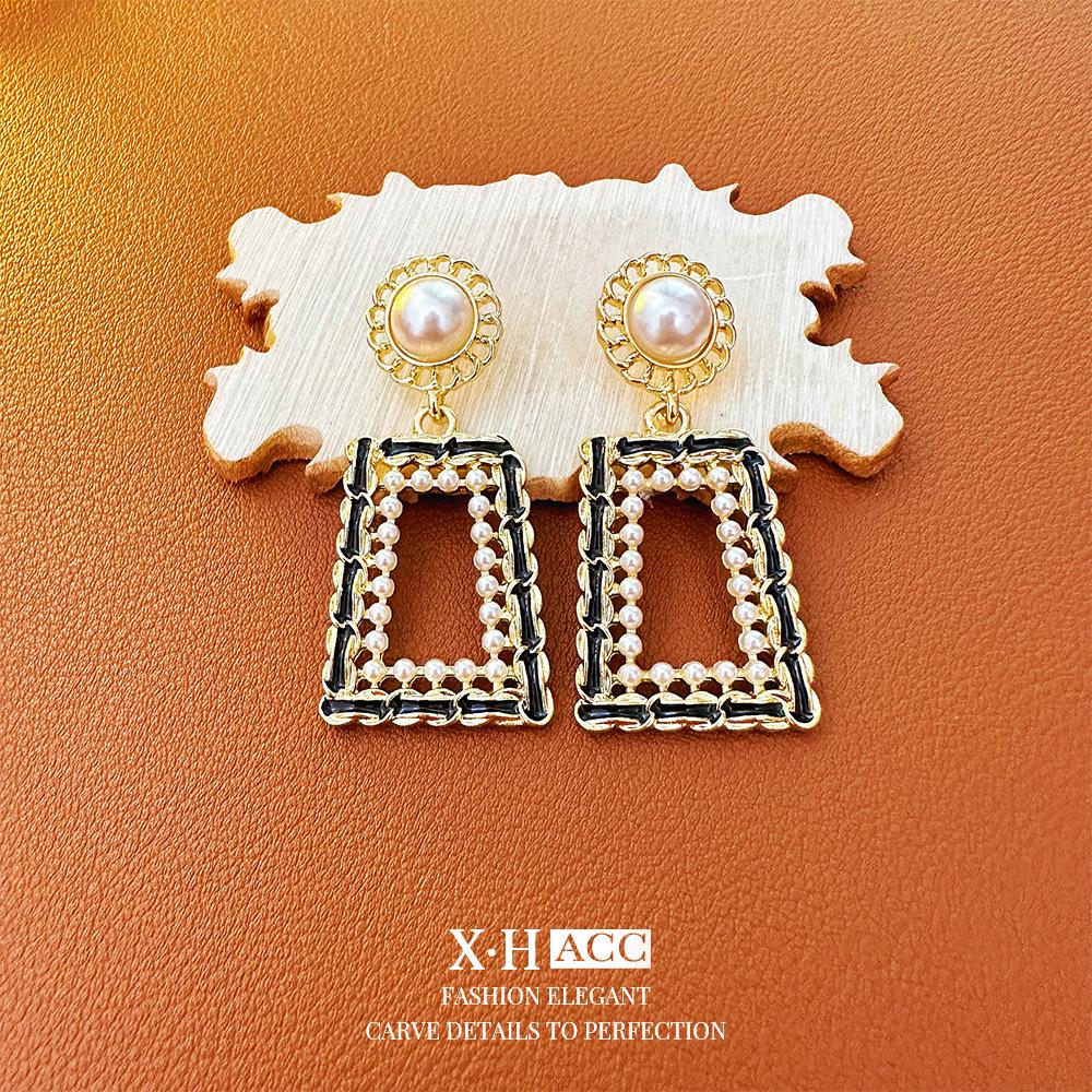 Vintage Bow Earrings: Timeless, High-End Retro Fashion Accessory