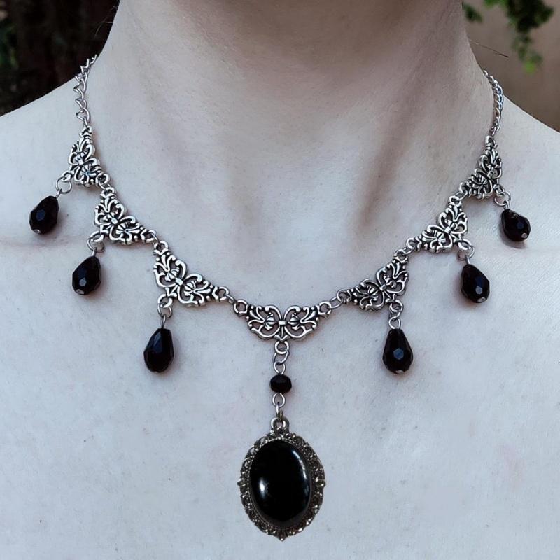 

Gothic Vintage Black Quartz Crystal Necklace Butterfly Necklace Vampire Embossed Witch Zircon Accessories Vintage Chokers